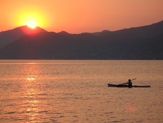 Fototapeta na wymiar Zachód słońca - Jezioro Garda