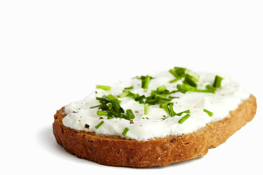 Herbal bread with curd and chives