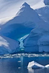 Foto auf Glas Antarktischer Eisberg © Goinyk