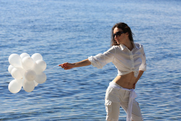 Fototapeta premium Happy young woman enjoying summer vacation