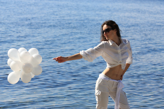 Happy young woman enjoying summer vacation