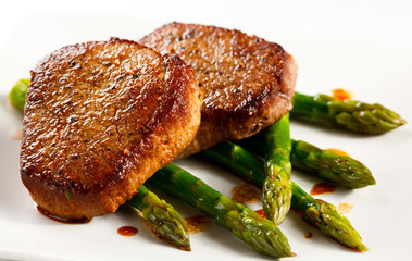 Grilled steaks and asparagus