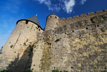 Au pied des remparts de Carcassonne