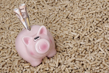 Pellets - Energiekosten sparen - Sparschwein