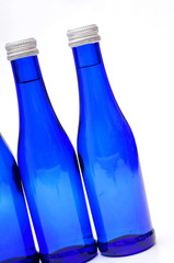 blaue sekt flaschen