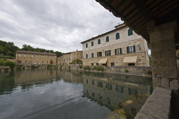 Fototapeta premium toscana bagno vignoni panorama della vasca termale
