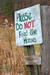 Please Do Not Feed Horses Sign II