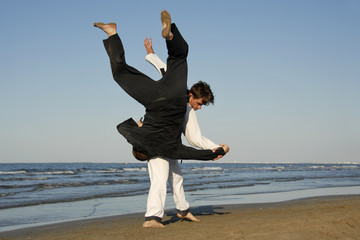 taekwondo et apkido sur la plage