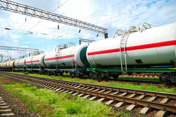Obraz premium Transport ropy w zbiornikach koleją