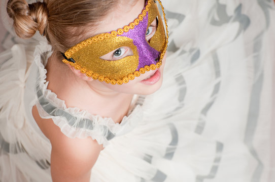 Little dancer on masquerade