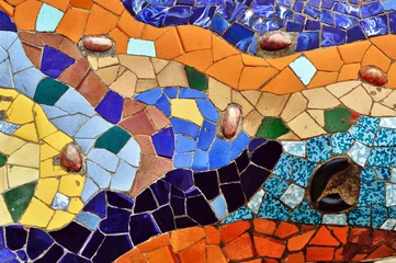 Foto op Plexiglas Barcelona Detail van mozaïek in Guell-park in Barcelona