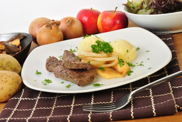 Lammleber mit Kartoffelbrei serviert