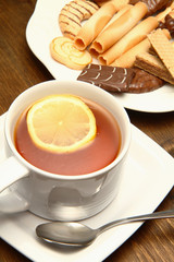 thè con biscotti