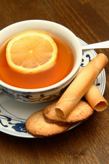 thè con biscotti
