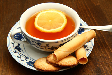 thè con biscotti