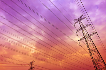 Fototapeta na wymiar Pylône et ligne électrique haute tension, réseau électricité et énergie