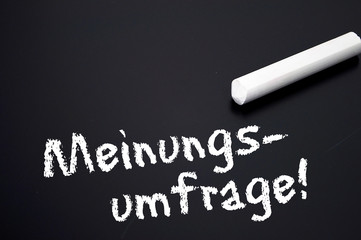 Tafel mit Meinungsumfrage