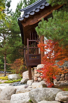 Koreanischer Garten im Herbst