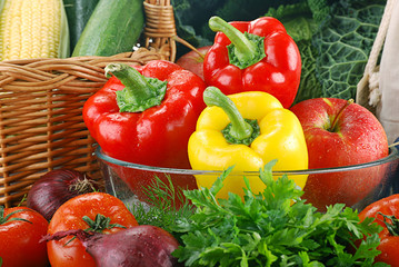 Composition with raw vegetables