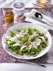 carpaccio de poires et fromage avec sauce aux noix