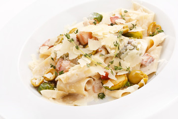 pasta with bacon and vegetables