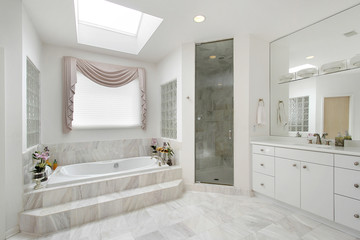 Fototapeta na wymiar Master bath in luxury home