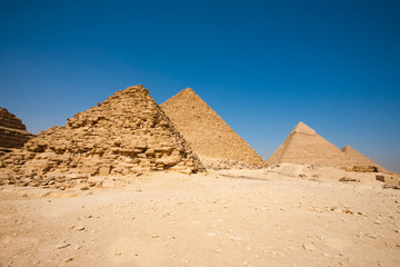Fototapeta na wymiar Królowa Piramida Menkaure Chefrena Cheops