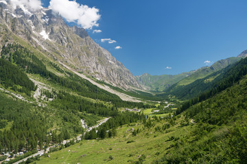 Fototapeta na wymiar Val Ferret - Ferret Dolina, Courmayeur, Włochy