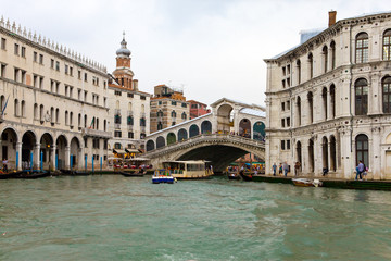 Naklejka premium Venice. A bad weather before flooding. Rialto brigde