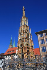 Nürnberg, Schöner Brunnen auf dem Marktplatz