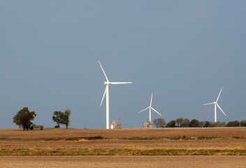 Wind turbine and farm field
