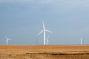 Wind turbine and farm field