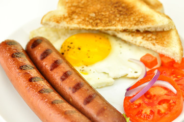 grilled polish sausages with egg and vegetables