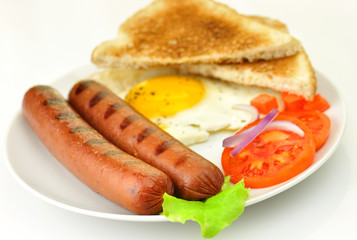grilled polish sausages with egg and vegetables