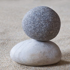 Fototapeta na wymiar zen kamienie na piasku