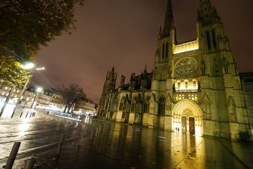 Naklejka premium Nuit sur la cathédrale Saint André à Bordeaux