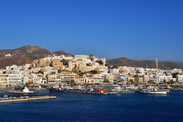 Fototapeta na wymiar Port na wyspie Naksos