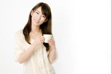 コーヒーを飲む女性