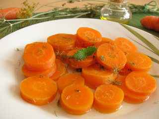 Gemüsesalat aus gekochten Möhren © Heike Rau