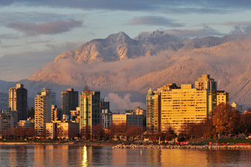 Naklejka premium Vancouver Golden Sunset
