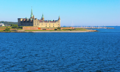 Fototapeta na wymiar Zamek nad morzem