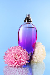 Obraz na płótnie Canvas Perfume bottle on blue background