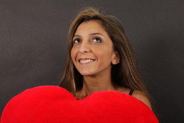 Eine verliebte verträumte sexy hübsche Frau