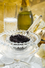caviar and champagne.-caviale e champagne