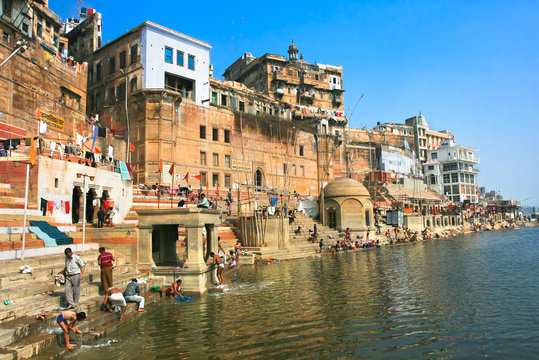 People worshiping bathing in the sacred River Ganges