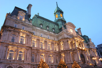 Fototapeta na wymiar City Hall w Montrealu o zmierzchu