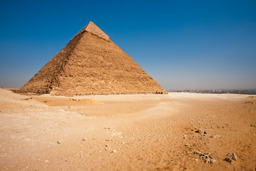 Fototapeta na wymiar Pyramid Khafre Rear Cityscape Desert