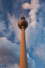 Perspektivische Ansicht des Berliner Fernsehturms in Deutschland © Radomir Rezny