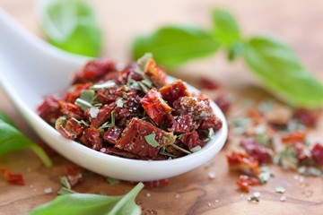 sun-dried tomatoes with basil and salt - obrazy, fototapety, plakaty