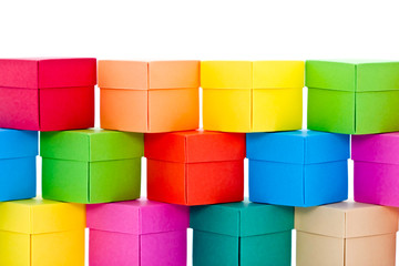 Rangées de boites colorées